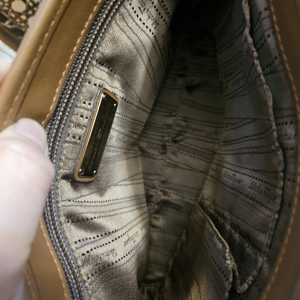 Authentic Ferragamo Saddle Shoulder/crossbody Bag - Picture 5 of 6